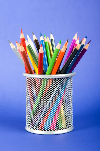 许多彩色铅笔颜色的背景上 — 图库照片
