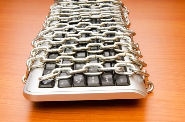 Computer Security Concept Keyboard Chain — Stock Photo, Image