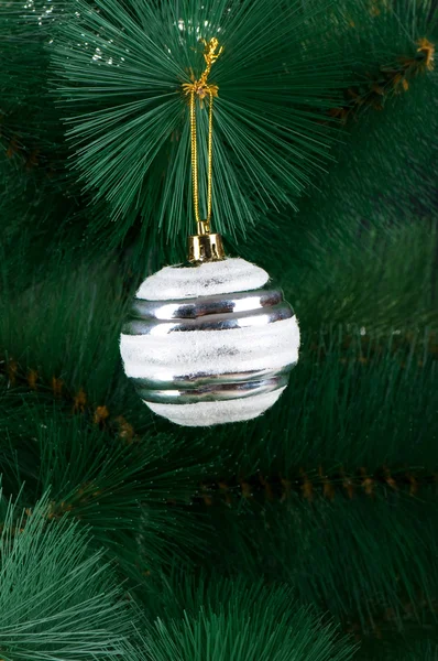 Juledekoration på træet - feriekoncept - Stock-foto
