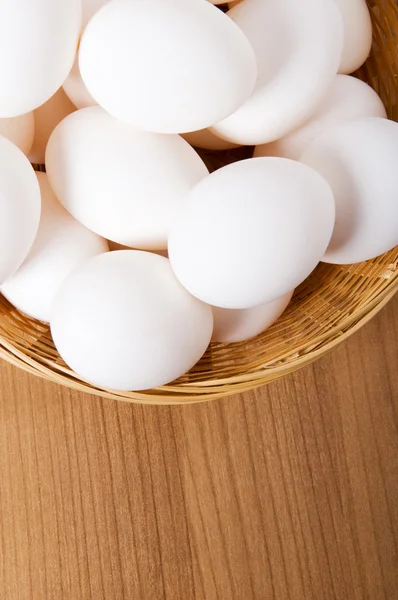 Muchos Huevos Blancos Mesa Madera — Foto de Stock
