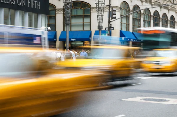 Известные Желтые Такси Нью Йорка Движении — стоковое фото