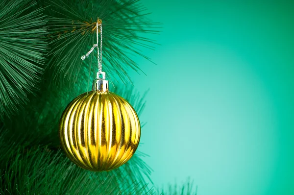 圣诞装饰树 假日概念上 — 图库照片