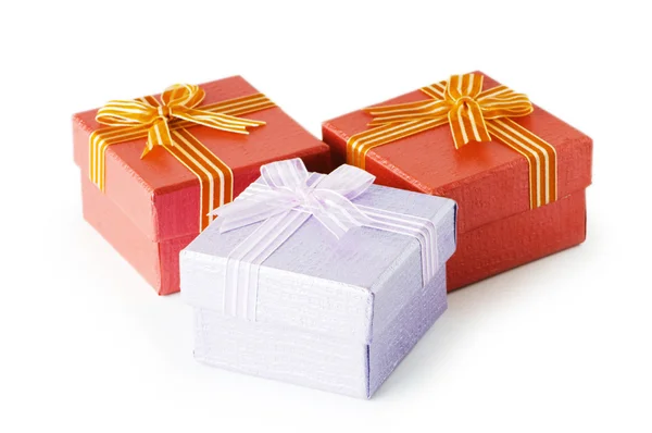Cajas de regalo aisladas en el fondo blanco —  Fotos de Stock