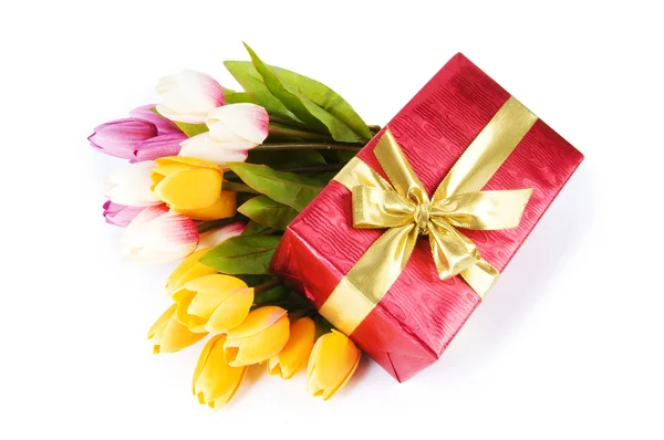 Γιορτή Έννοια Δώρο Κουτί Και Τουλίπα Λουλούδια — Φωτογραφία Αρχείου