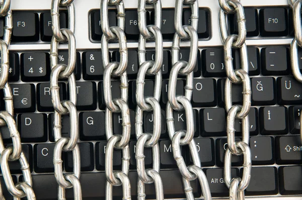Computer Security Concept Keyboard Chain — Stock Photo, Image