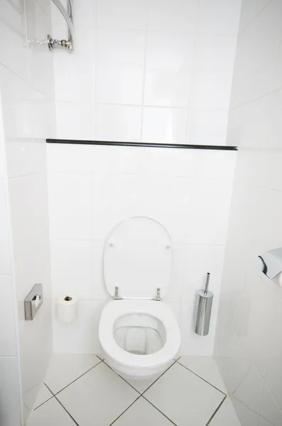 Интерьер комнаты - Туалет в ванной — стоковое фото