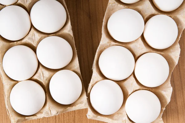 Mnoho Bílých Vajec Dřevěný Stůl — Stock fotografie