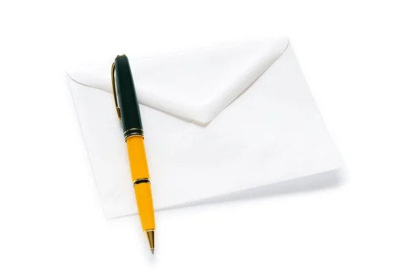 メール 白で隔離される封筒コンセプト — ストック写真