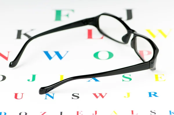 光学阅读眼镜视力表上 — 图库照片