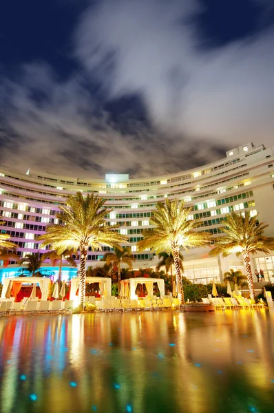 Panorama van het hotel in de buurt van zee-zijde — Stockfoto