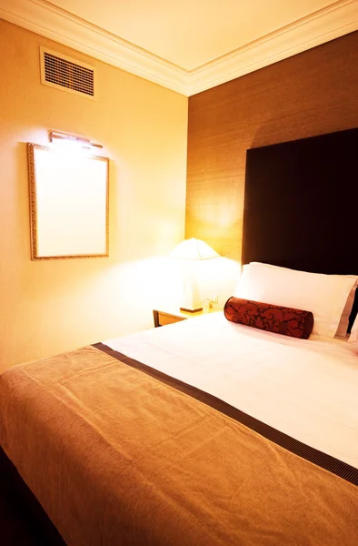 Двуспальная Кровать Номере Отеля — стоковое фото