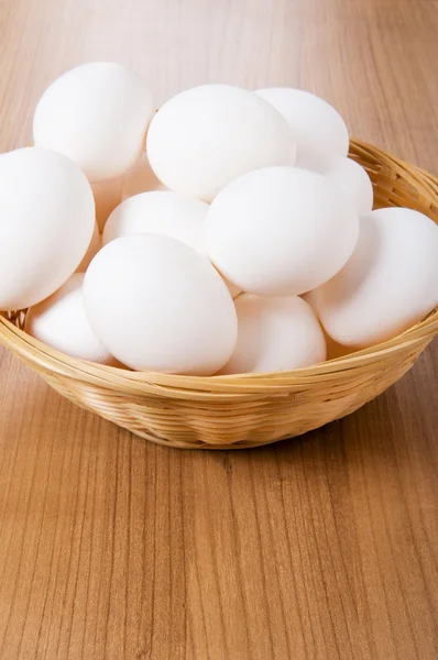 Muchos Huevos Blancos Mesa Madera —  Fotos de Stock