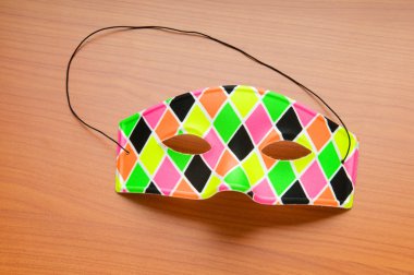 renkli karnaval maskesi kutlama kavram olarak