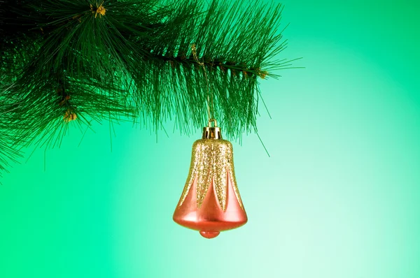Renkli Arkaplana Karşı Noel Süslemesi — Stok fotoğraf