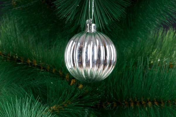 Decoración de Navidad en el árbol - concepto de vacaciones —  Fotos de Stock