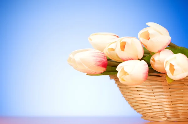 Mazzo Fiori Tulipano Sul Tavolo — Foto Stock