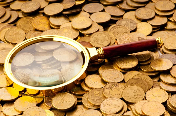 Magnifying Glass Coins Background — Stock Photo, Image