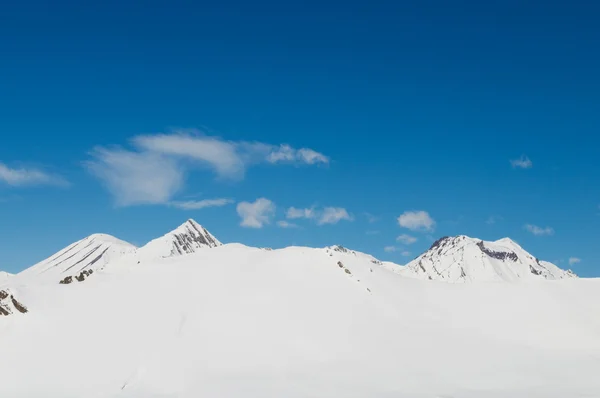 Las Altas Montañas Bajo Nieve Invierno — Foto de Stock