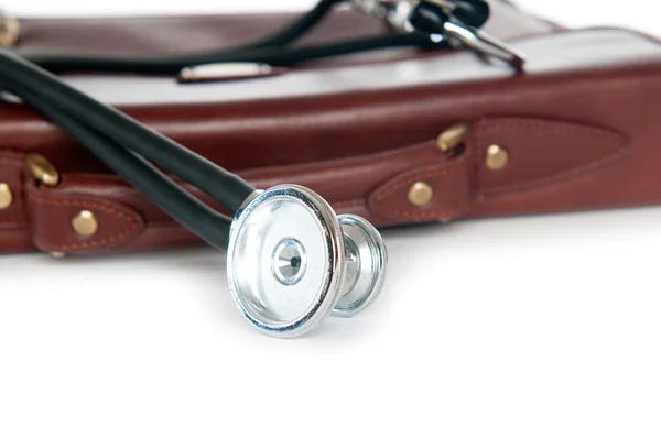 Doktor hnědé kožené pouzdro se stetoskopem — Stock fotografie