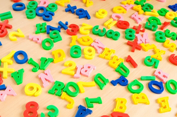Детские Буквы Цифры Столе — стоковое фото