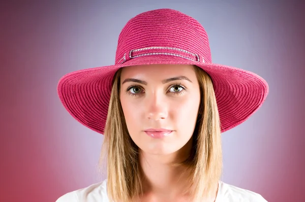 Young Girl Beach Hat Gradient Background — Stock Photo, Image