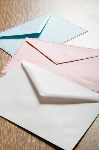 Concept Courrier Avec Nombreuses Enveloppes Sur Table — Photo