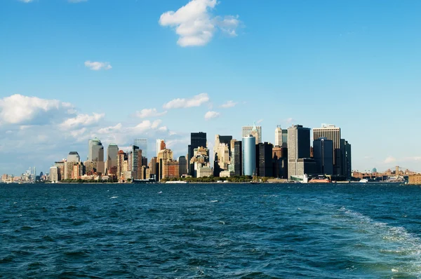 New york şehir panoraması ile yüksek gökdelenler — Stok fotoğraf