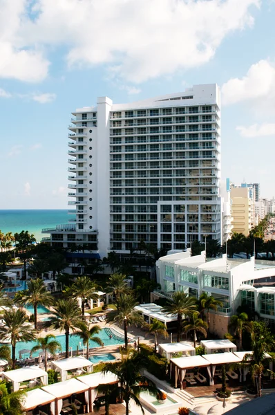 Panorama del hotel cerca del mar — Foto de Stock