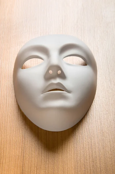 Koncepcja teatru z białymi plastikowymi maskami — Zdjęcie stockowe