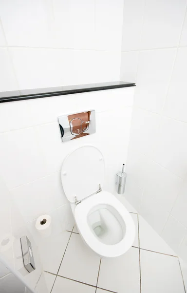 Intérieur de la chambre - Toilettes dans la salle de bain — Photo