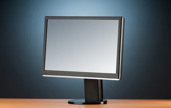 Širokoúhlý Monitor Počítače Proti Barevné Pozadí — Stock fotografie