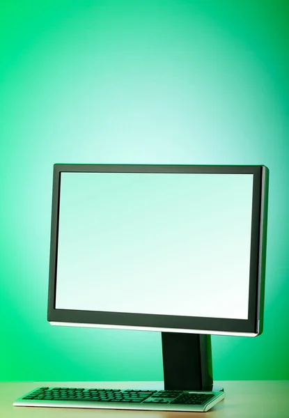 Monitor Computador Tela Larga Contra Fundo Colorido — Fotografia de Stock