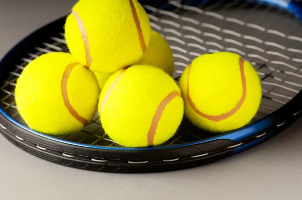 Теннисная Концепция Мячами Ракеткой — стоковое фото