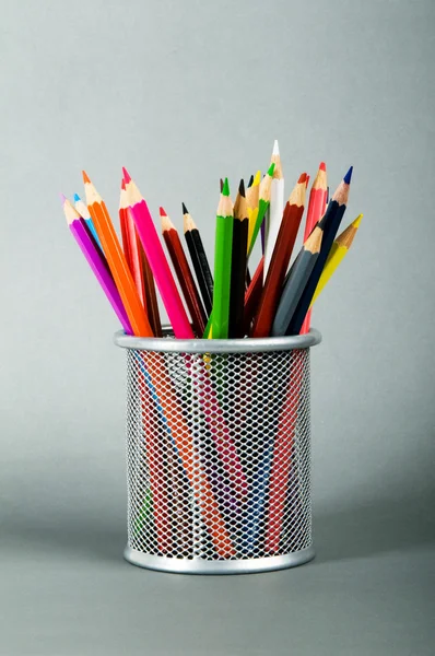 Nombreux Crayons Colorés Sur Fond Couleur — Photo