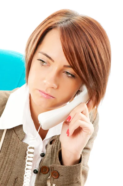 Молода бізнес-леді розмовляє по телефону — стокове фото