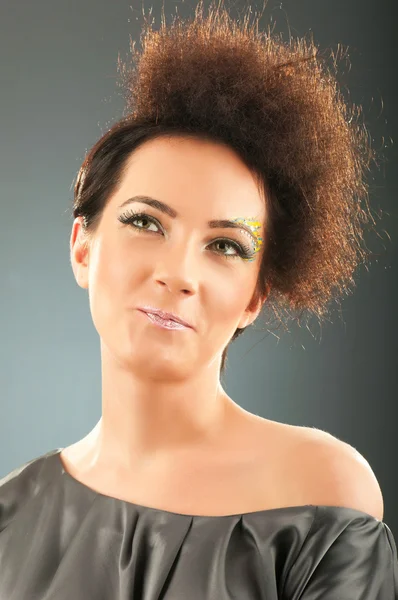 Attraktive Frau mit stylischem Make-up — Stockfoto