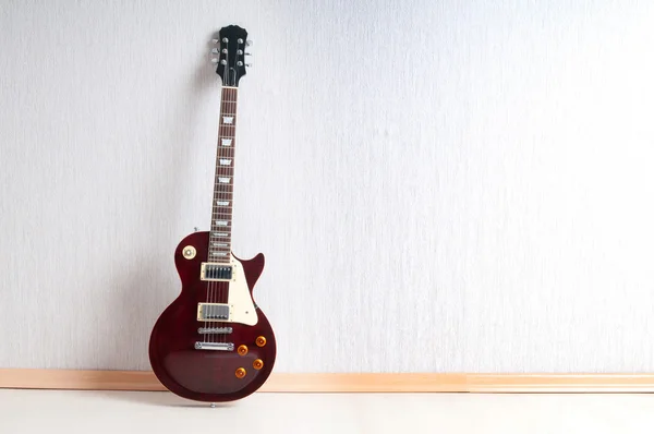 Musikkoncept med trä gitarr — Stockfoto