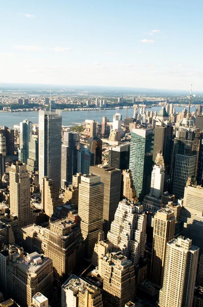 高高的摩天大楼的纽约城全景 — 图库照片