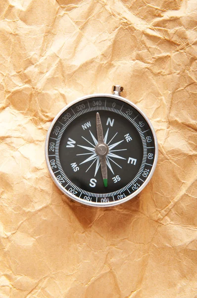 Sztuka kompas na papierze w koncepcji przygoda — Zdjęcie stockowe