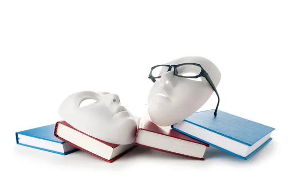 Concetto di lettura con maschere, libri e bicchieri — Foto Stock