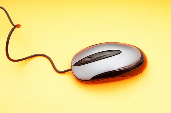 Ratón de ordenador en el fondo - Concepto de tecnología — Foto de Stock
