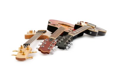 Beyaz arka plan üzerinde izole müzik gitar