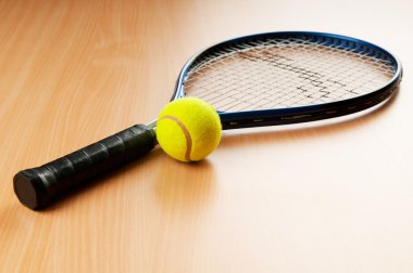 Tenis raket ve topları konseptiyle