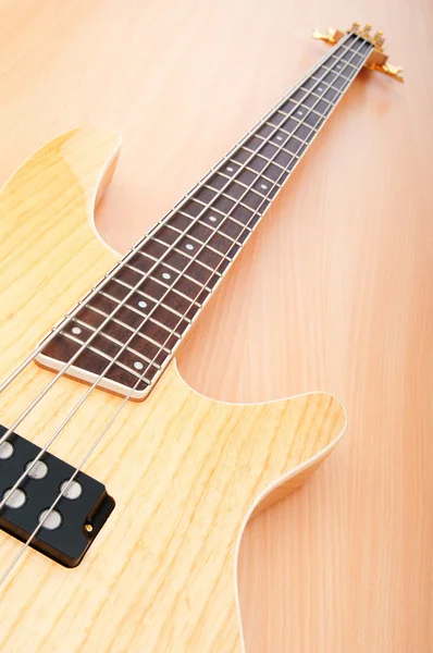 Concepto musical con guitarra de madera —  Fotos de Stock