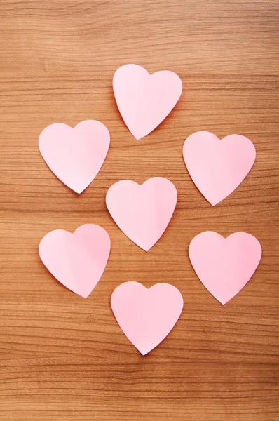 Poznámky sticky notes na pozadí ve tvaru srdce — Stock fotografie