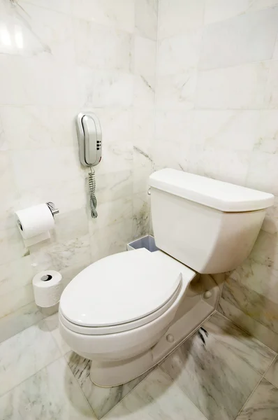 Interior de la habitación - WC en el baño — Foto de Stock