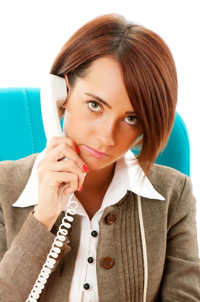 Ung affärskvinna pratar i telefon — Stockfoto