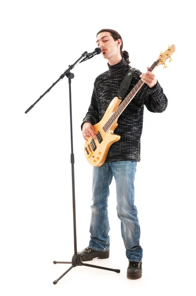 Гитарист изолирован на белом фоне — стоковое фото