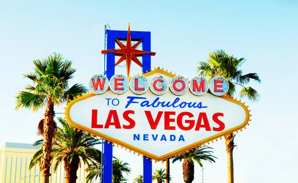 Beroemd Las Vegas teken op heldere zonnige dag — Stockfoto