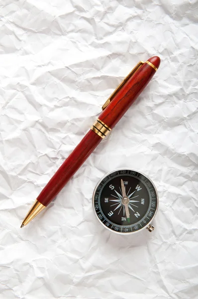 Sztuka kompas na papierze w koncepcji przygoda — Zdjęcie stockowe